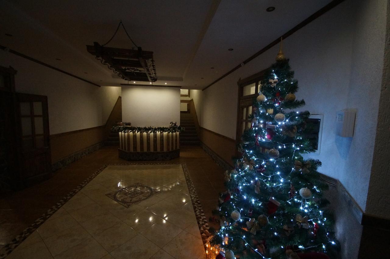 Dacha Hotel Yasinia Bagian luar foto