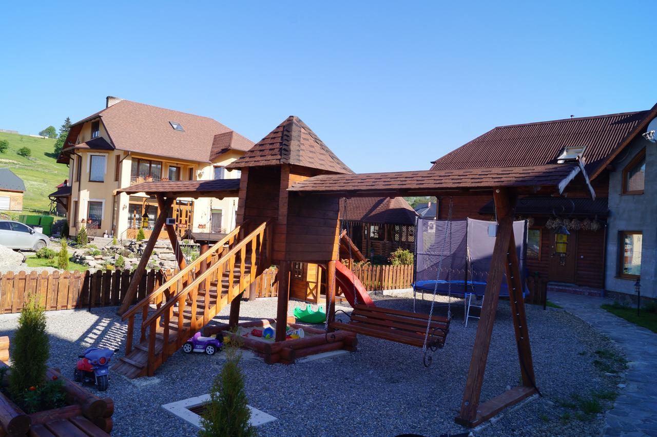 Dacha Hotel Yasinia Bagian luar foto