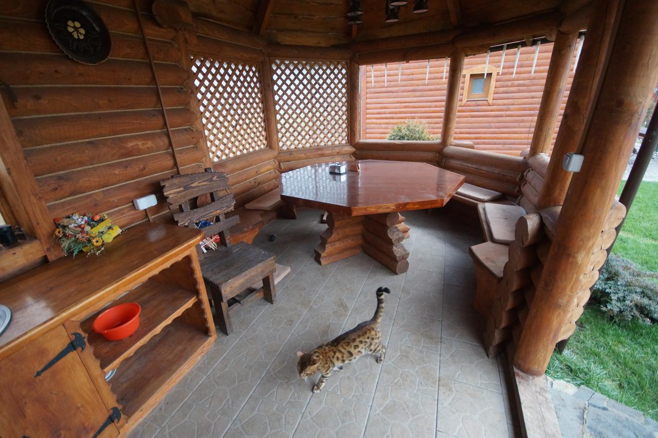Dacha Hotel Yasinia Bagian luar foto