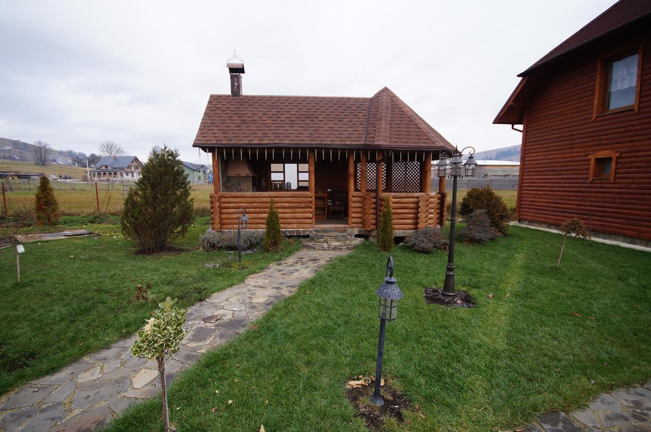 Dacha Hotel Yasinia Bagian luar foto