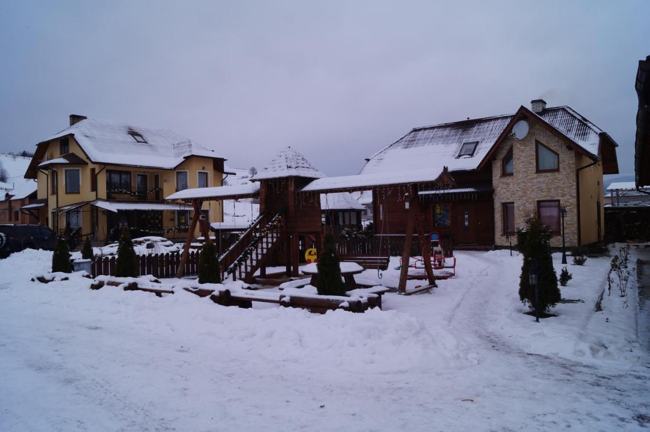 Dacha Hotel Yasinia Bagian luar foto